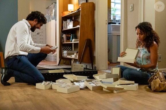 Ivan (Renato Góes) e Raquel (Taís Araújo) vão se separar em Vale Tudo por conta da mala de dinheiro de Marco Aurélio (Alexandre Nero)
