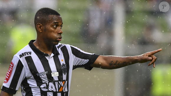 Defesa de Robinho quer retirada de crime hediondo da condenação do ex-jogador