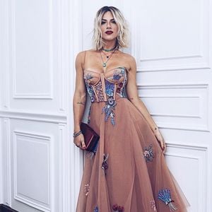 Vestido longo para calor: quem vai a festas formais pode usar uma peça como a escolhida por Giovanna Ewbank para aniversário de Neymar
