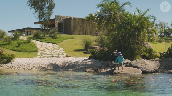 Local conta com um lago cheio de carpas onde a família passa momentos agradáveis e de descanso