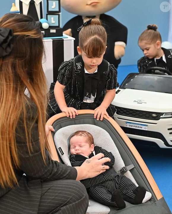 A forma como adultos se comportam dentro de casa vai muito além de regras, broncas ou discursos motivacionais