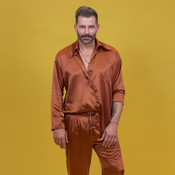 Henri Castelli, atualmente no elenco do 'BBB 26', já revelou intervenções em áreas como mandíbula, região dos olhos e pontos de sustentação do rosto.