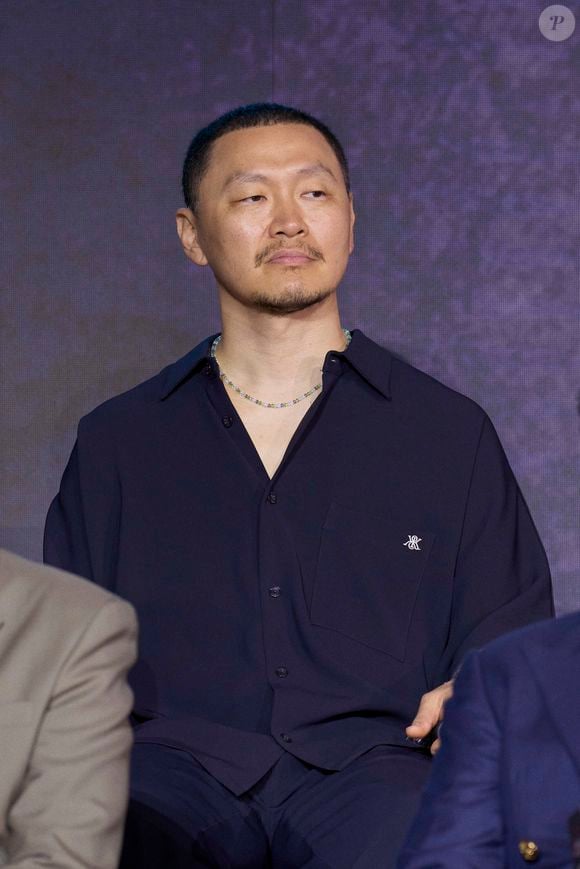 Olha como está Yang Dong-geun hoje, já careca e sem o seu cabelo cacheado. Nem parece a mesma pessoa!