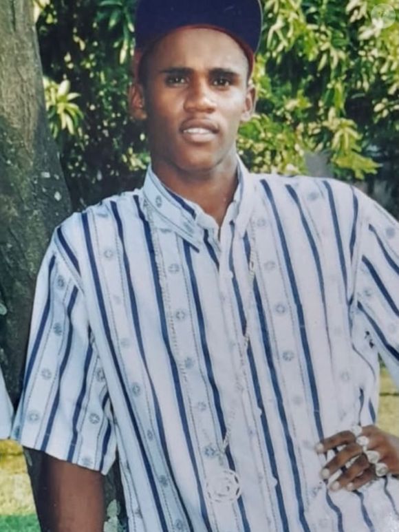 Claudinho morreu em 2002, aos 26 anos, após um grave acidente de carro. Buchecha, seu ex-parceiro de dupla, também alega repasses incorretos