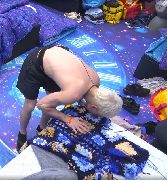 Confinado no 'BBB 26', Juliano Floss levou um casaco com o perfume de Marina Sena para matar as saudades