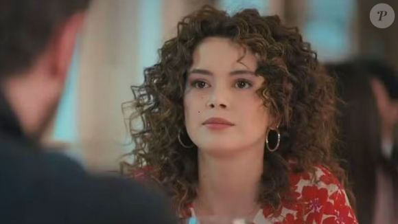 Sirin diz para Emre que Sarp a abusou na novela Força de Mulher