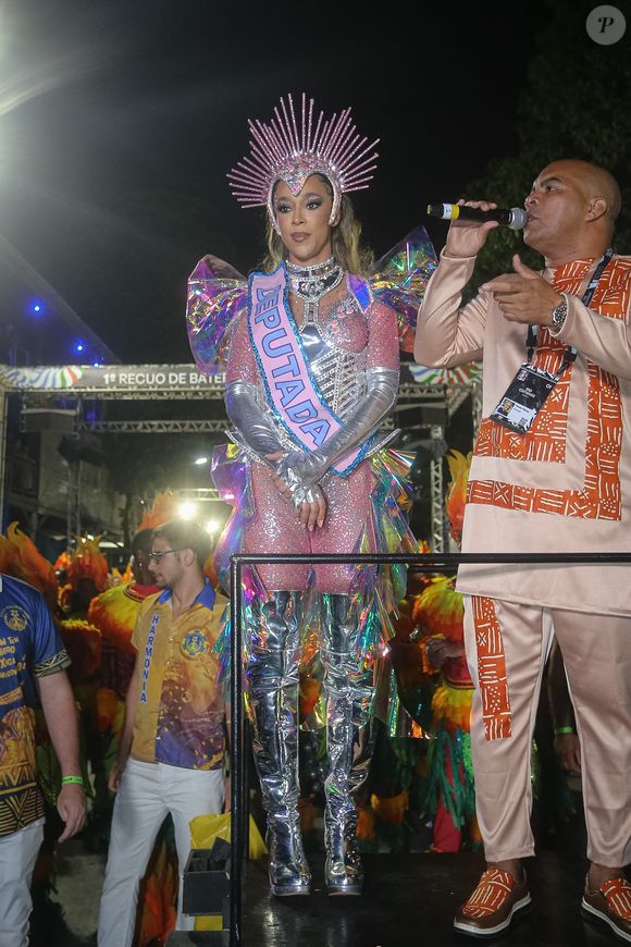 Erika Hilton foi silenciada pela TV Globo, que preferiu exibir detalhes de carro alegórico a mostrar o discurso da deputada federal