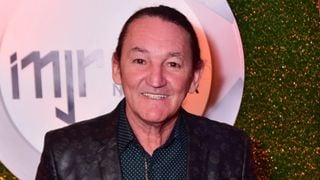 Hoje na UTI em estado grave após ser reanimado em acidente de moto, Marquito, humorista do 'Programa do Ratinho', é milionário? Saiba!