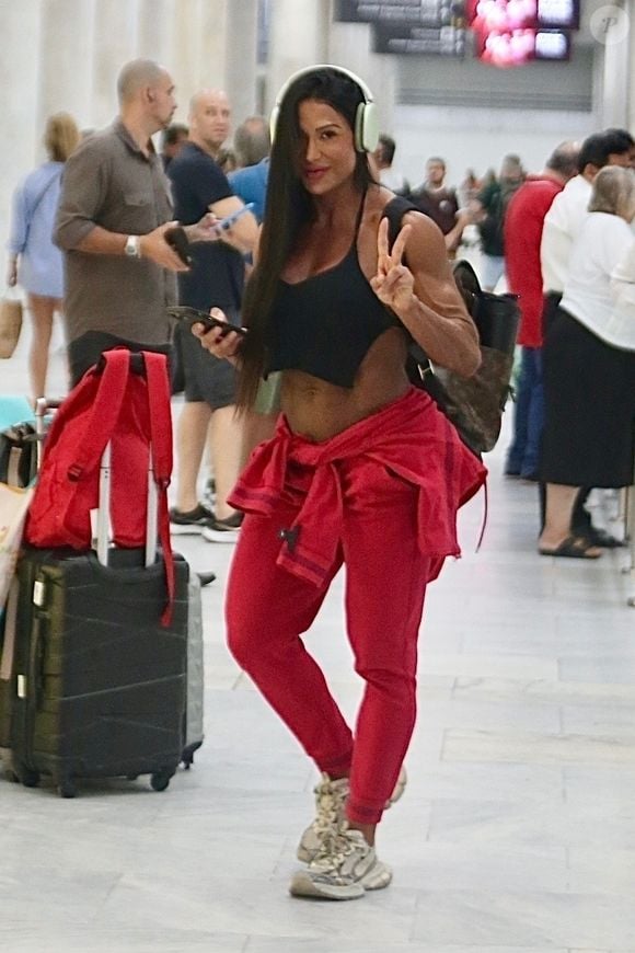 Gracyanne Barbosa atendeu pedido de fã e compartilhou na web foto 'aleatória'