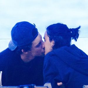 Shawn Mendes e Bruna Marquezine circularam juntos pelo Rio de Janeiro durante novo passeio pela cidade