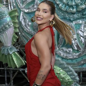 Virgínia Fonseca usou vestido míni e deixou parte das costas nuas