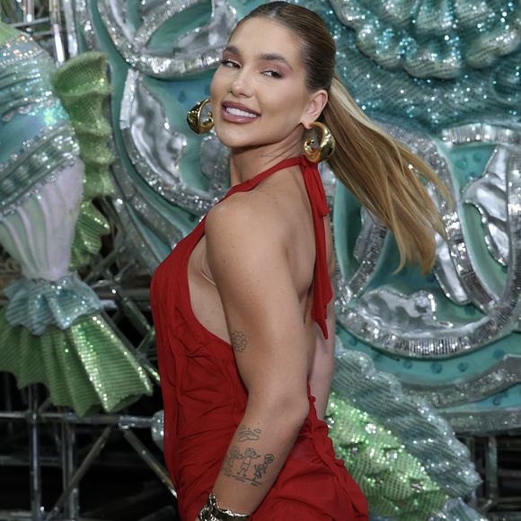 Virgínia Fonseca usou vestido míni e deixou parte das costas nuas