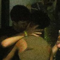 Sardinha de 'Vale Tudo', Lucas Leto troca beijos com Alvaro, do 'Dança dos Famosos 2025', e esquenta clima em quiosque de praia. Fotos!