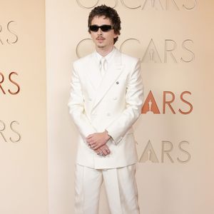 Oscar 2026: Timothée Chalamet foi detonada por surgir de óculos escuro no tapete vermelho