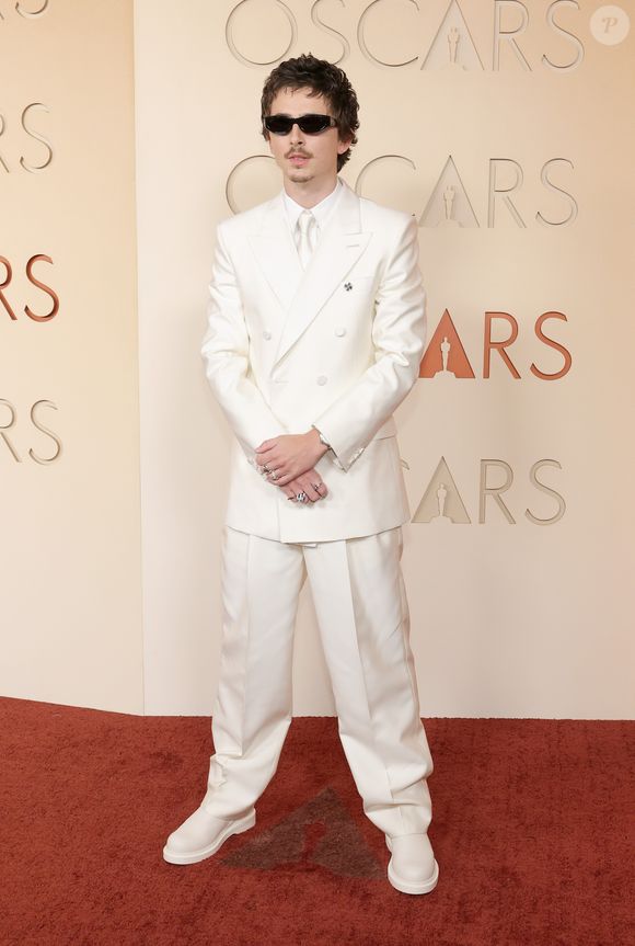 Oscar 2026: Timothée Chalamet foi detonada por surgir de óculos escuro no tapete vermelho