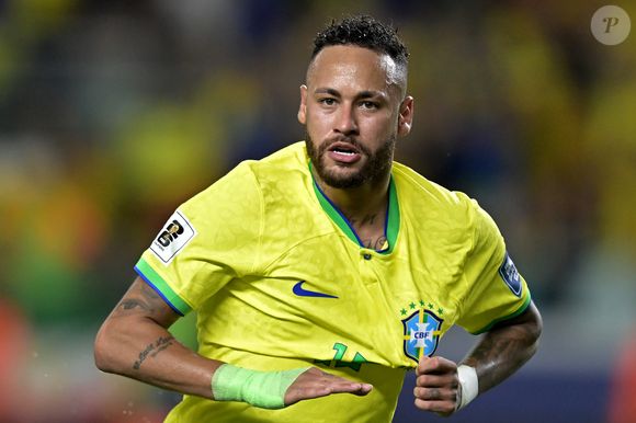 No bate-papo, Neymar escolheu uma pessoa para substituir em cada Copa do Mundo e, em 2002, escolheu Rivaldo