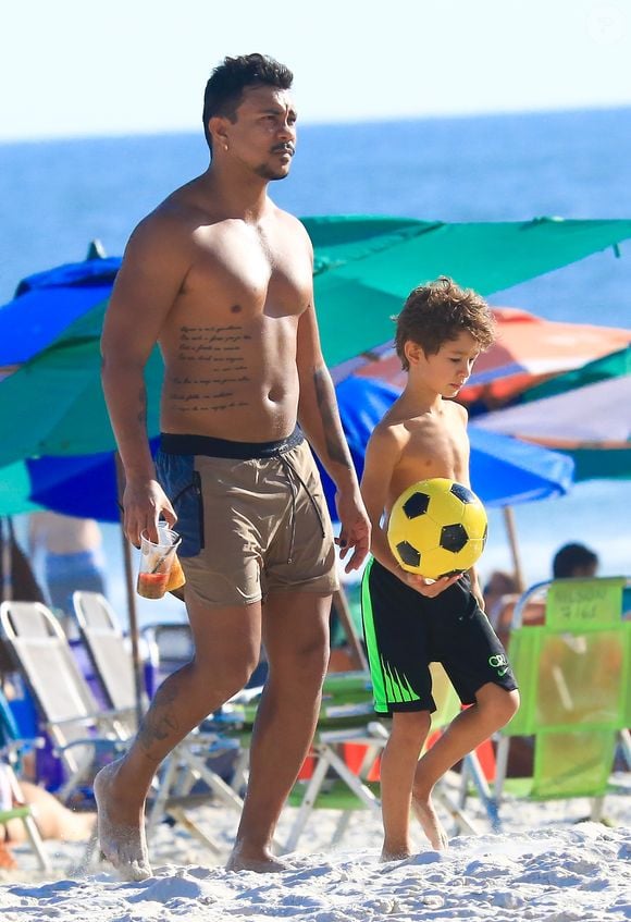 E Xamã também brincou muito com Otto junto de uma bola de futebol