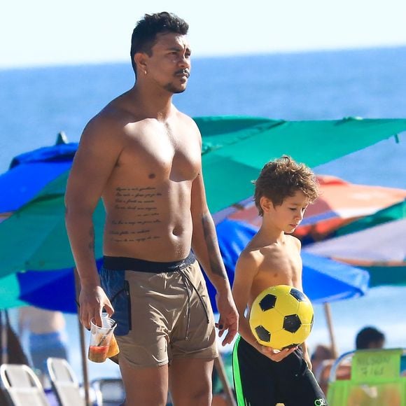 E Xamã também brincou muito com Otto junto de uma bola de futebol