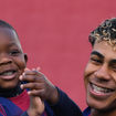 Fã de Shakira e praticante de golfe: com só 4 anos de idade, o irmão mais novo de Lamine Yamal, da Espanha, estoura o fofurômetro da Copa 2026 com esses 4 momentos divertidos