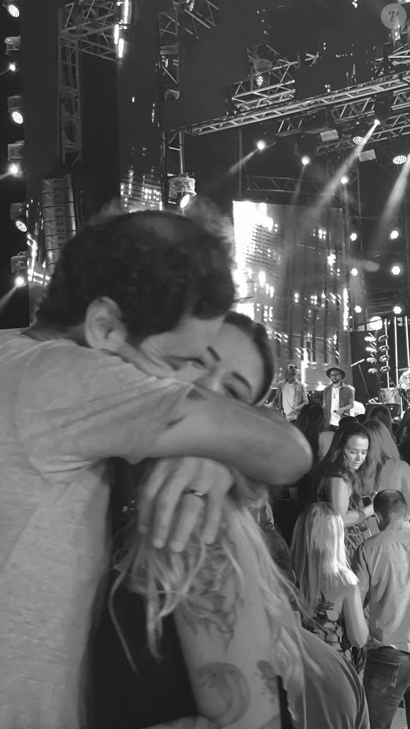 Filha de Henrique Maderite, Ana Clara Ferreira dividiu com o público a última foto tirada pelo influenciador, que veio a óbito aos 50 anos na última sexta-feira (06)