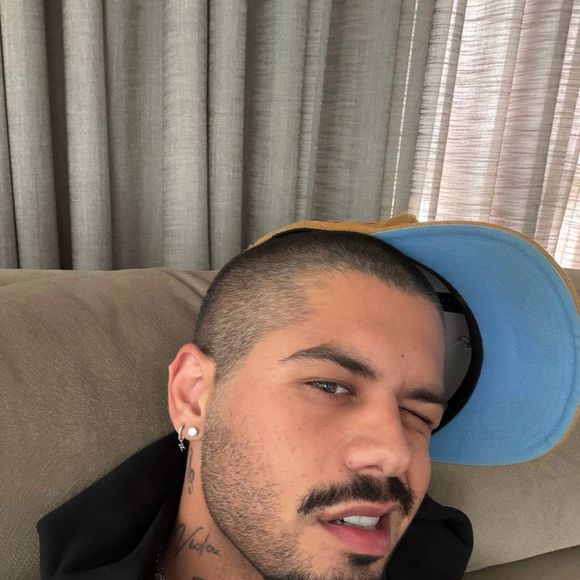 Depois da primeira crise de ansiedade, que aconteceu em um voo de BH para Goiânia, Zé Felipe procurou terapia