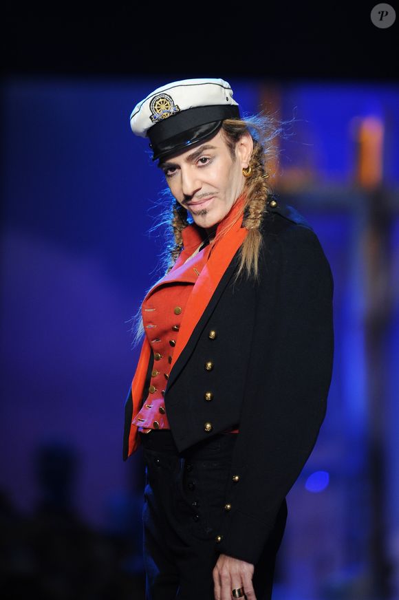 Exposição do Met Gala 2027 vai revisitar ascensão, queda e reconstrução de John Galliano, um dos maiores nomes da alta-costura