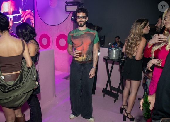 João Guilherme prestigia o irmão, Zé Felipe, em show no Rio usando camiseta vintage da grife Jean Paul Gaultier avaliada em mais de R$ 3 mil