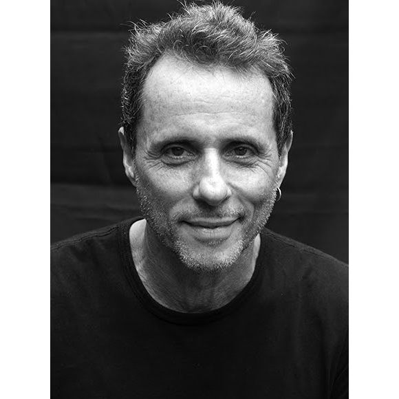 Tony Bellotto pegou os fãs de surpresa, nesta segunda-feira (03), para revelar que foi diagnosticado com um tumor no pâncreas