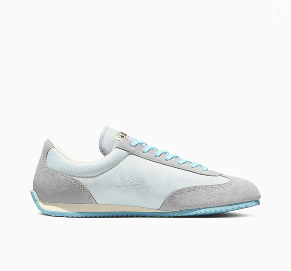 O modelo Le Fleur Jogger, da Converse, tem outra opção de cor