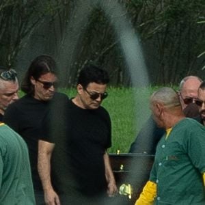 Parceiro de Rick na dupla por quatro décadas, Renner esteve ao lado do cantor durante o velório e carregou o caixão para o sepultamento