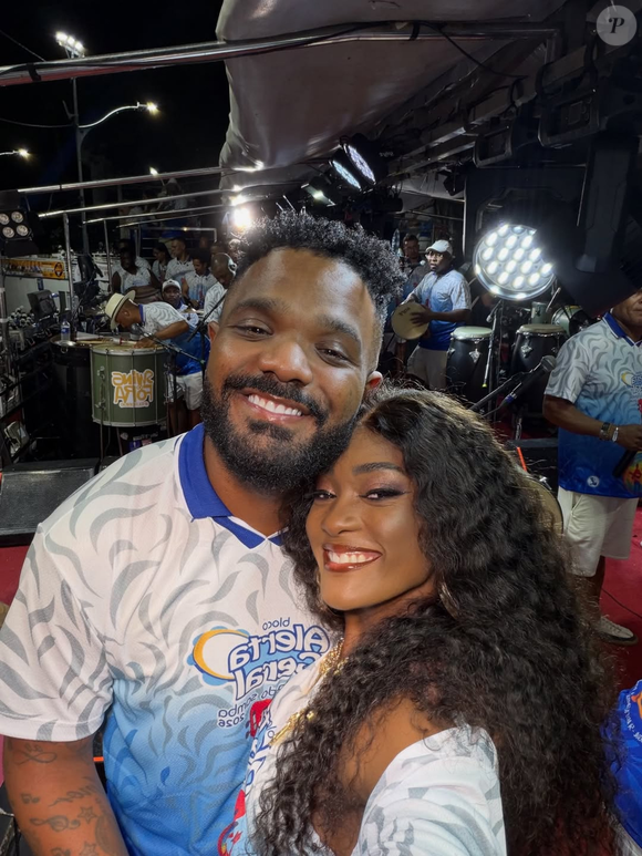 O relacionamento de Erika Januza e Arlindinho virou assunto após a atriz deixar de seguir o cantor e arquivar fotos do casal nas redes sociais