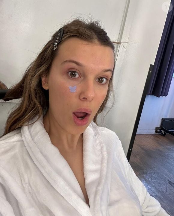 Mais recentemente, Millie Bobby Brown resolveu radicalizar a cor dos cabelos