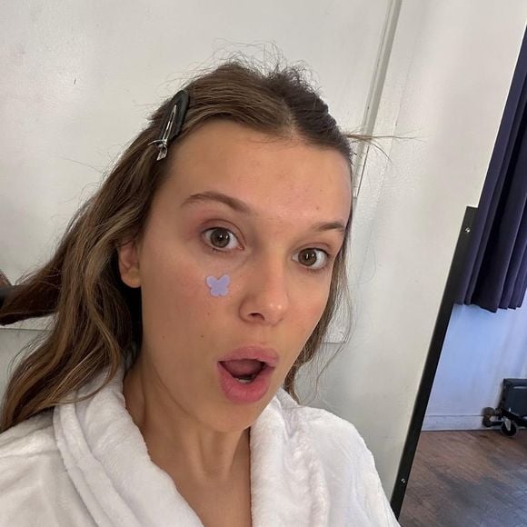 Mais recentemente, Millie Bobby Brown resolveu radicalizar a cor dos cabelos