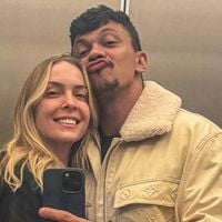 Juntos de novo?! Tata Estaniecki e Júlio Cocielo dão 'selinho' na festa da influencer, um mês após fim do casamento. Vídeo!