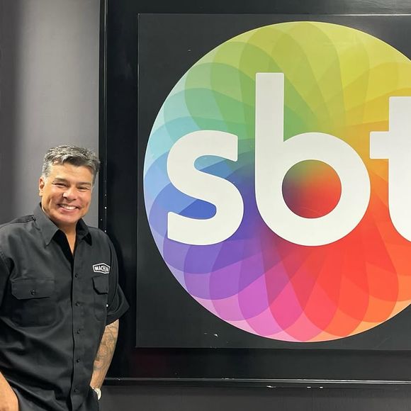 Em um dos momentos mais marcantes da entrevista, o artista falou abertamente sobre seu diagnóstico de transtorno bipolar. De forma serena, ele explicou como lida com a condição no dia a dia. Mattar destacou ainda a importância do tratamento e do autoconhecimento para conviver com o transtorno de maneira saudável.