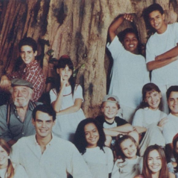 'Fiquei com um talho gigantesco': atriz de 'Vale Tudo' e 'Chiquititas' revela câncer de pele na perna junto com descoberta de tumores na mãe e no pai