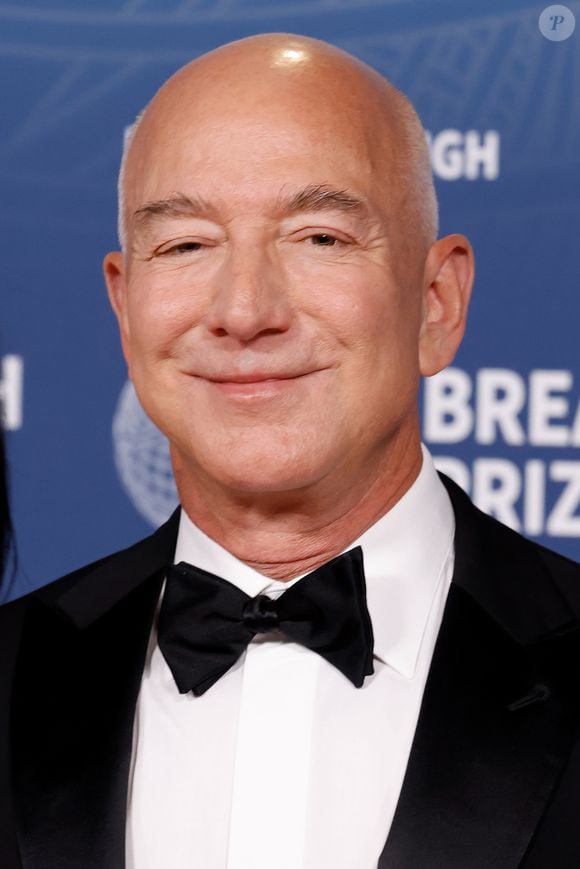 Jeff Bezos terá que pagar 1 milhão de dólares para cada ano que permanecer casado com Lauren Sánchez, em caso de divórcio