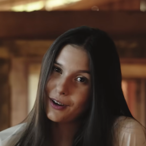Para quem não se lembra... Ana Castela chegou a usar aparelho e o mostrou em um clipe antigo