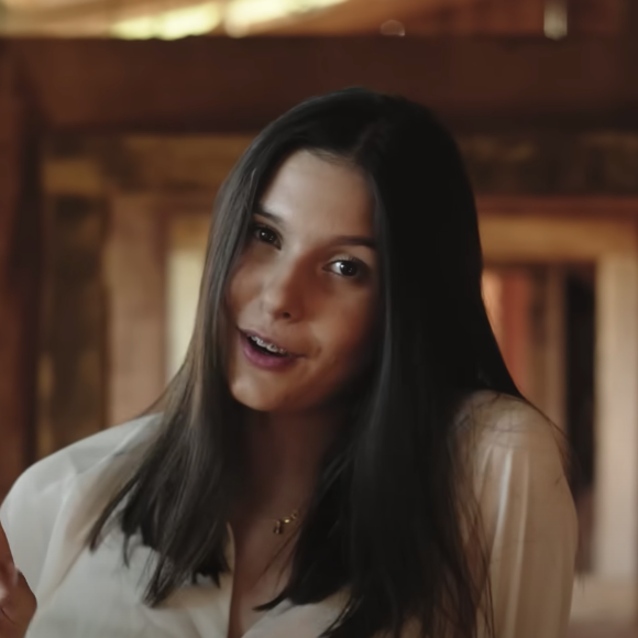 Para quem não se lembra... Ana Castela chegou a usar aparelho e o mostrou em um clipe antigo