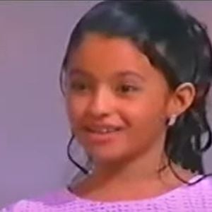 Carolina Oliveira provoca Bruna Marquezine no palco e solta: 'Já tá mentindo a idade?'