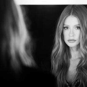 Welcome back queen, Marina! Atriz dá adeus ao loiro e fica ruiva para divulgar 'Tremembé'; veja 20 fotos do novo visual