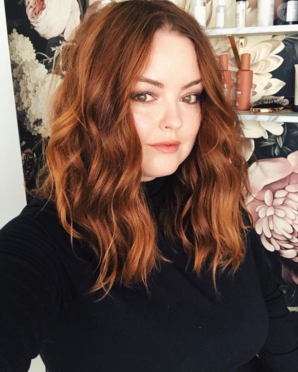 Corte médio feminino para verão 2026: Clavicule bob é opção moderna e elegante