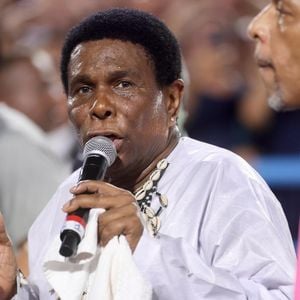 Neguinho da Beija-Flor encerrou sua carreira como intérprete da Beija-Flor no Carnaval após 50 anos seguidos a frente da escola de samba