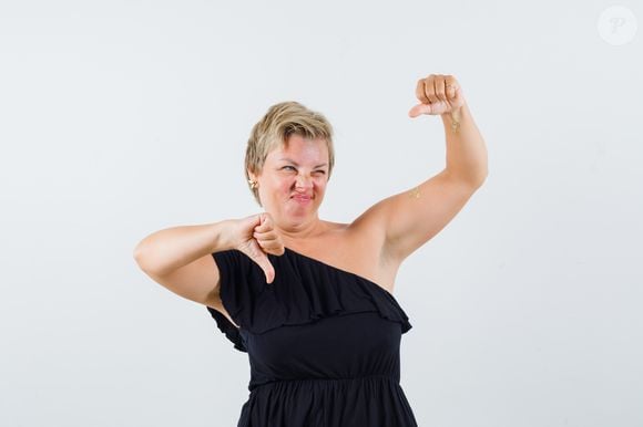 Flacidez nos braços é comum com o passar dos anos, mas exercícios de força ajudam a melhorar o tônus muscular, segundo especialista