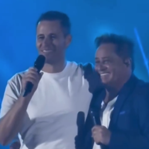 Durante a apresentação, antes de cantarem juntos, os dois trocaram declarações