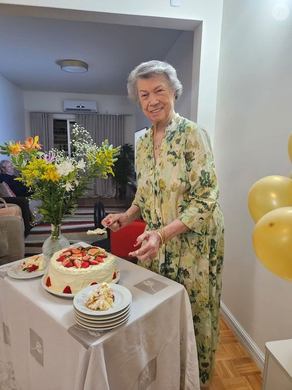 Morte da mãe fez Rodrigo Hilbert lhe prestar homenagem com uma série de fotos raras na web: 'Obrigado por ter feito muito mais do que você podia por mim e pelos meus irmãos'