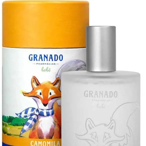 A colônia Bebê Camomila, da Granado, é muito usada por adultos, já que promove essa sensação de conforto com notas de camomila, acordes frescos e herbais, além de notas aquáticas.