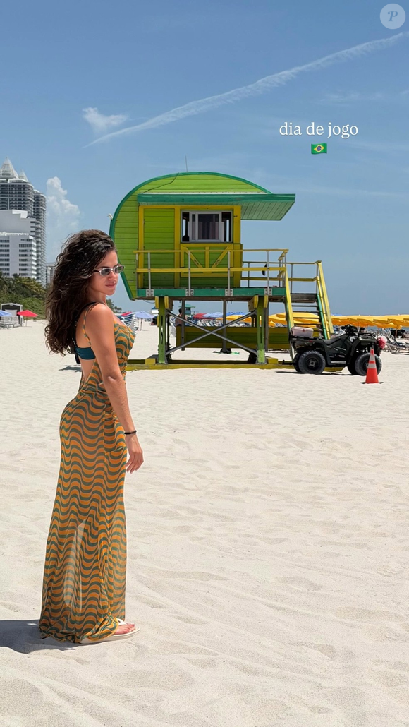 Maisa optou por sobreposição em look com biquíni