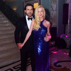 A informação, no entanto, foi desmentida pela equipe da artista: "A informação não procede. E a atriz nunca seguiu nenhum perfil do noivo, uma vez que ele não tem conta ativa em rede social" e também pela própria Marina.