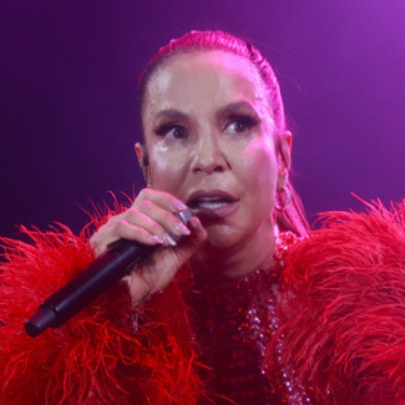 Ivete Sangalo revelou nas redes sociais que experimentou o Coolfase, tratamento coreano que vem conquistando famosas por seus resultados rápidos e pela praticidade.
